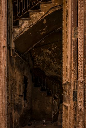 doorway-and-stairs-habana-vieja